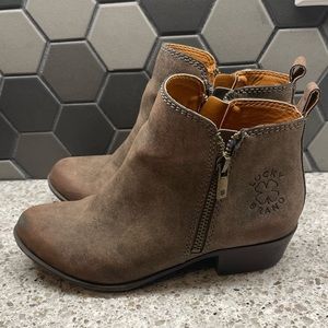 Lucky Brand Girls ankle boots. Size 1